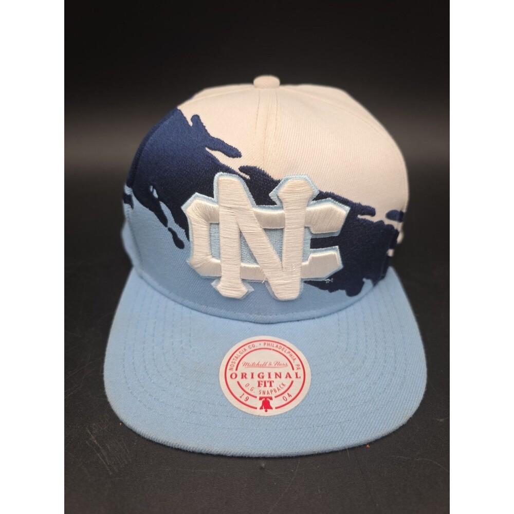 Mitchell & Ness NCAA North Carolina Tar Heels Paintbrush Snapback Hat OSF